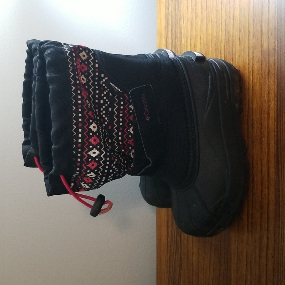 Columbia black snow boots with pink & white design